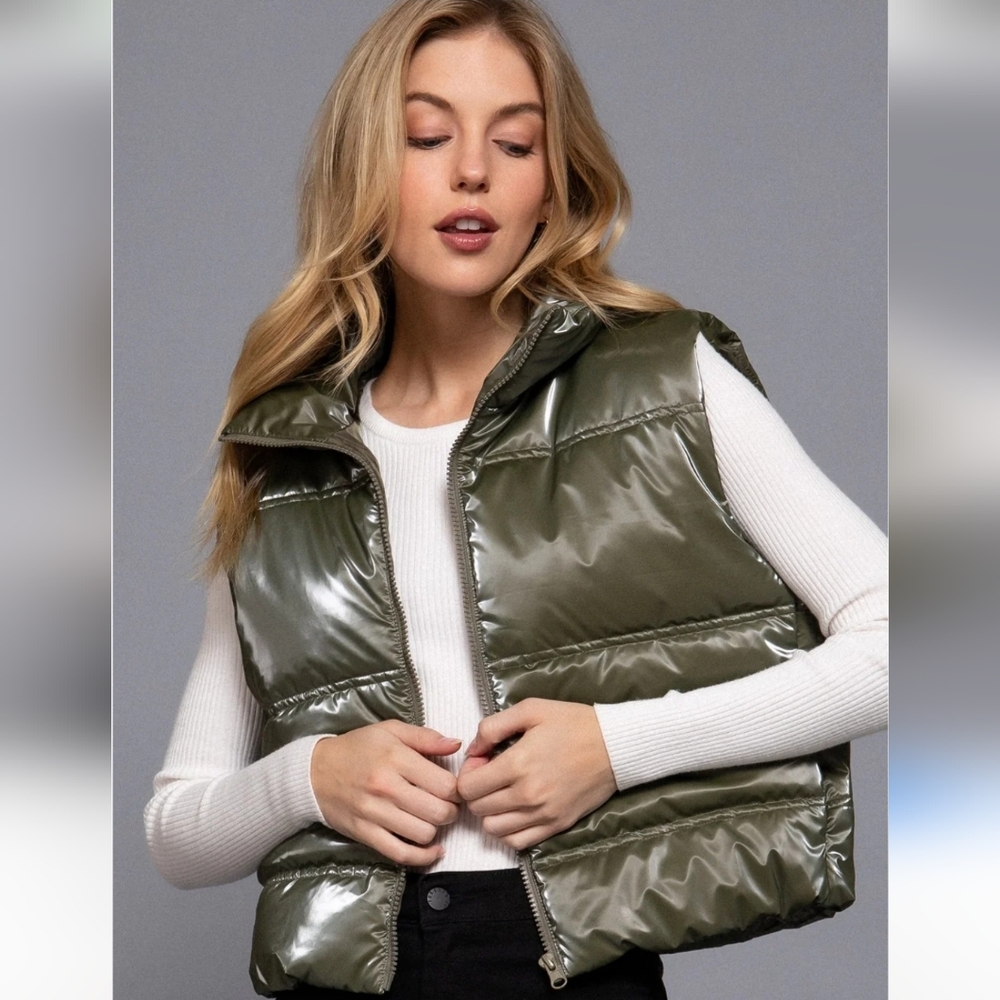 NWT Active USA Cropped Puffer Vest
